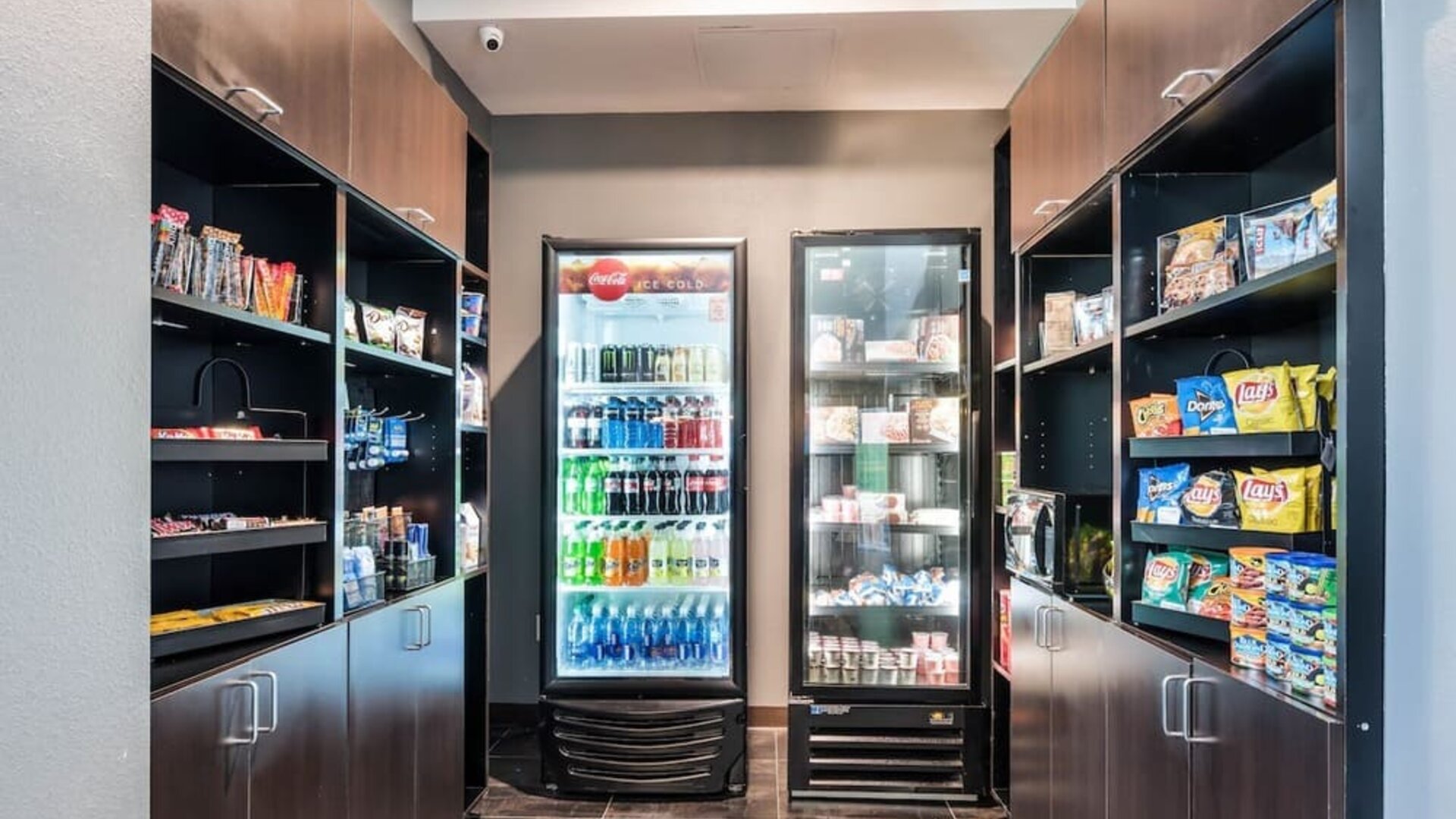 Snack bar at Holiday Inn Hotel & Suites Silicon Valley - Milpitas.