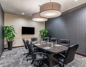 Meeting room at Holiday Inn Hotel & Suites Silicon Valley - Milpitas.