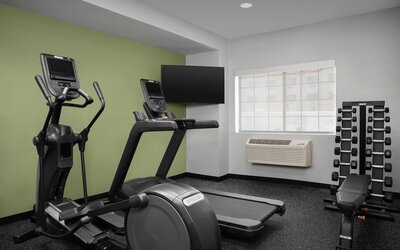 Fitness center at Spark By Hilton Tucson Airport.