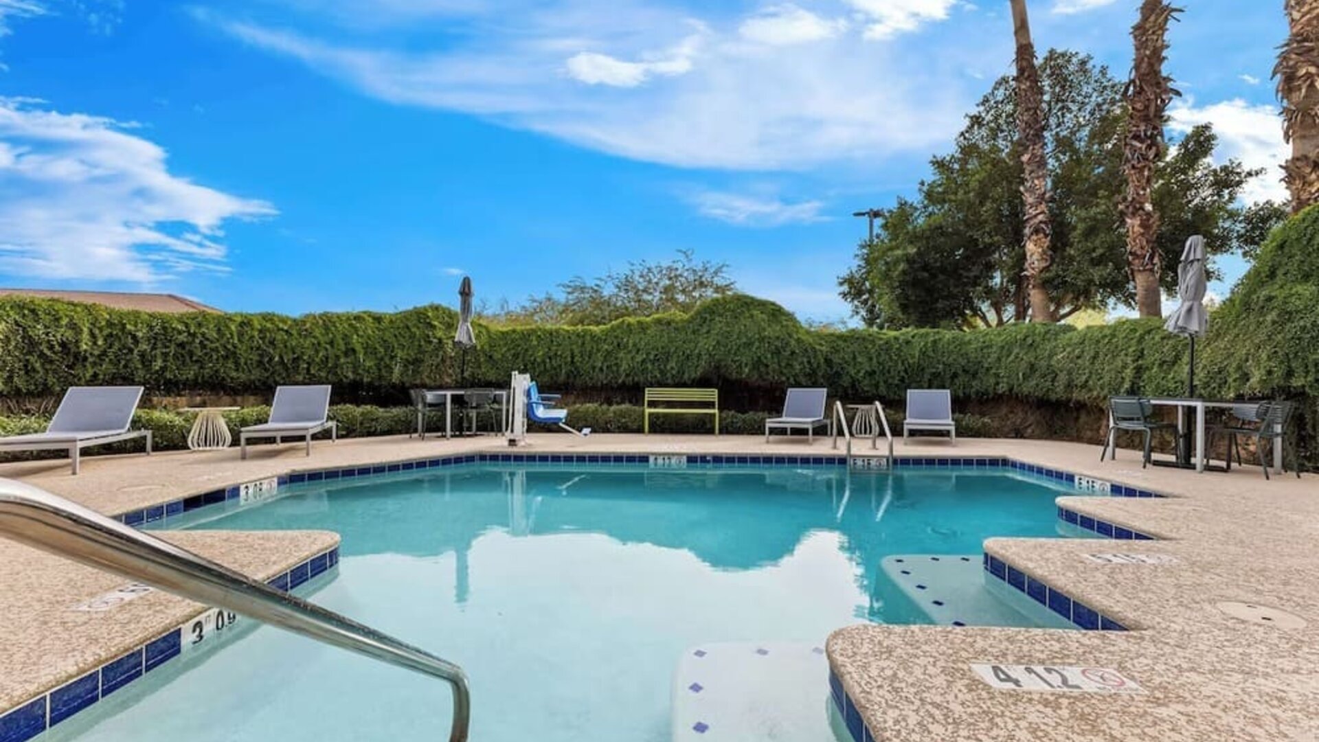 Outdoor pool at Spark By Hilton Glendale Phoenix North.