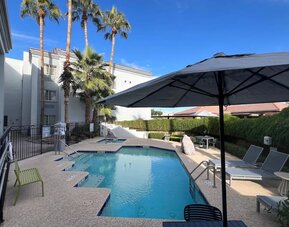 Outdoor pool at Spark By Hilton Glendale Phoenix North.