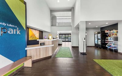 Reception area at Spark By Hilton Glendale Phoenix North.