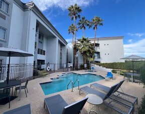 Outdoor pool at Spark By Hilton Glendale Phoenix North.