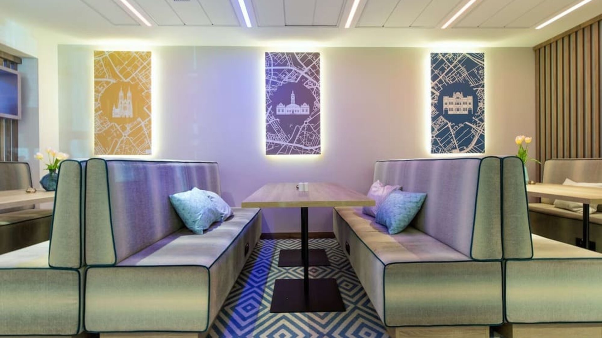 Lounge and coworking space at Hampton By Hilton Bialystok.