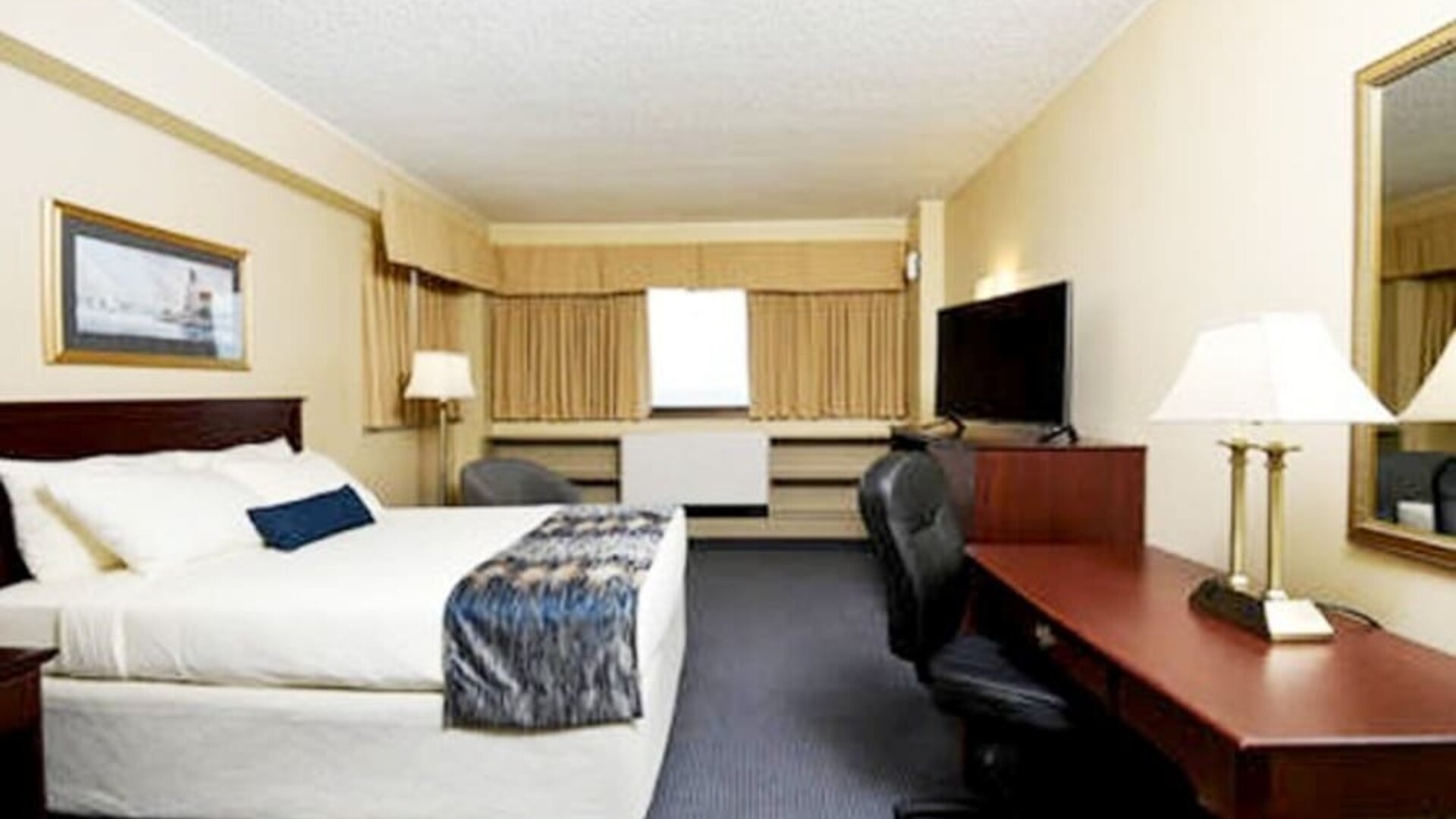Day use room with TV at Maritime Conference Center.