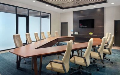 Professional meeting room at Atlanta Marriott Northwest At Galleria.