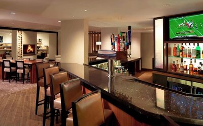 Hotel bar at Atlanta Marriott Northwest At Galleria.