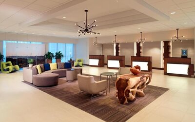 Lobby and coworking lounge at Atlanta Marriott Northwest At Galleria.