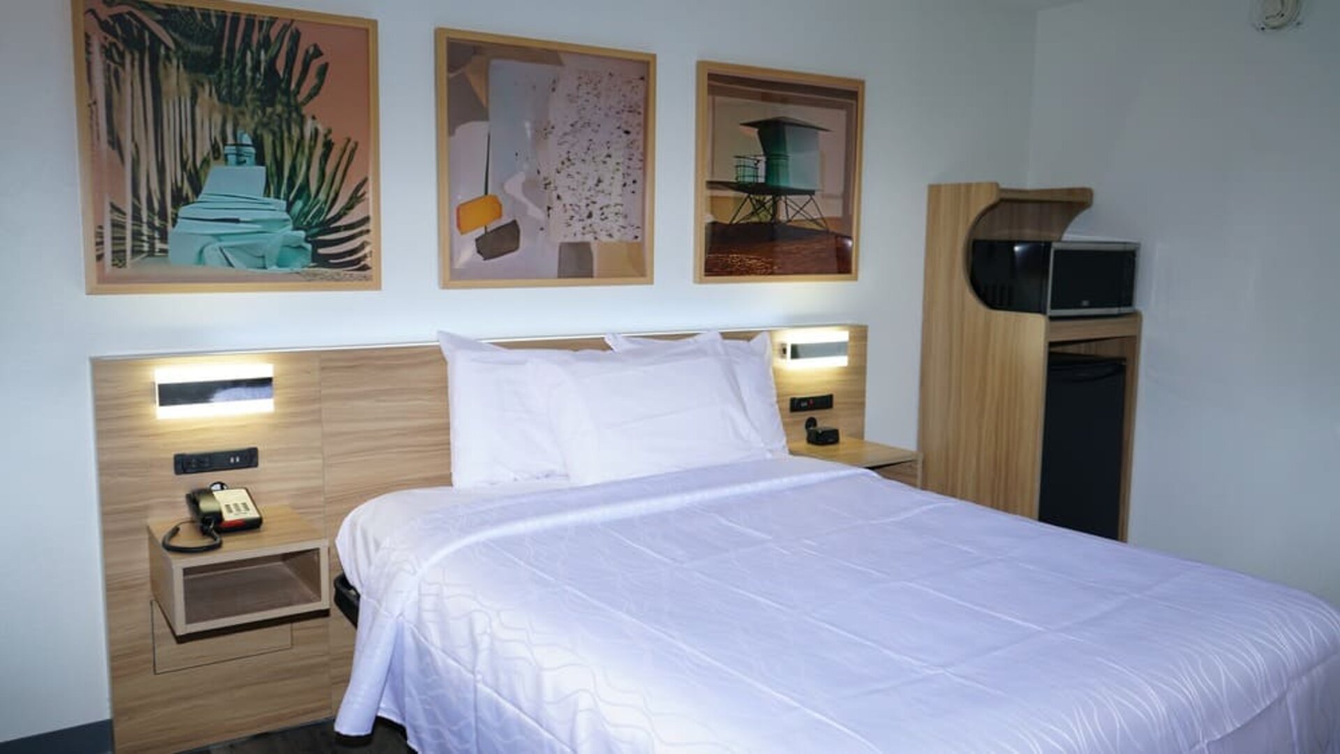 Day use room at Waterfront Inn PHL Airport.