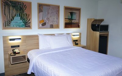 Day use room at Waterfront Inn PHL Airport.