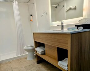 Guest bathroom at Waterfront Inn PHL Airport.