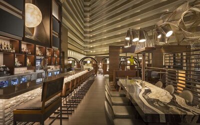 Hotel bar at Hyatt Regency San Francisco.
