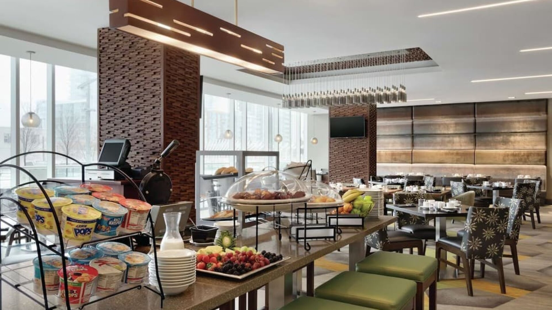 Dining area with natural light perfect for coworking at Hilton Garden Inn Calgary Downtown.