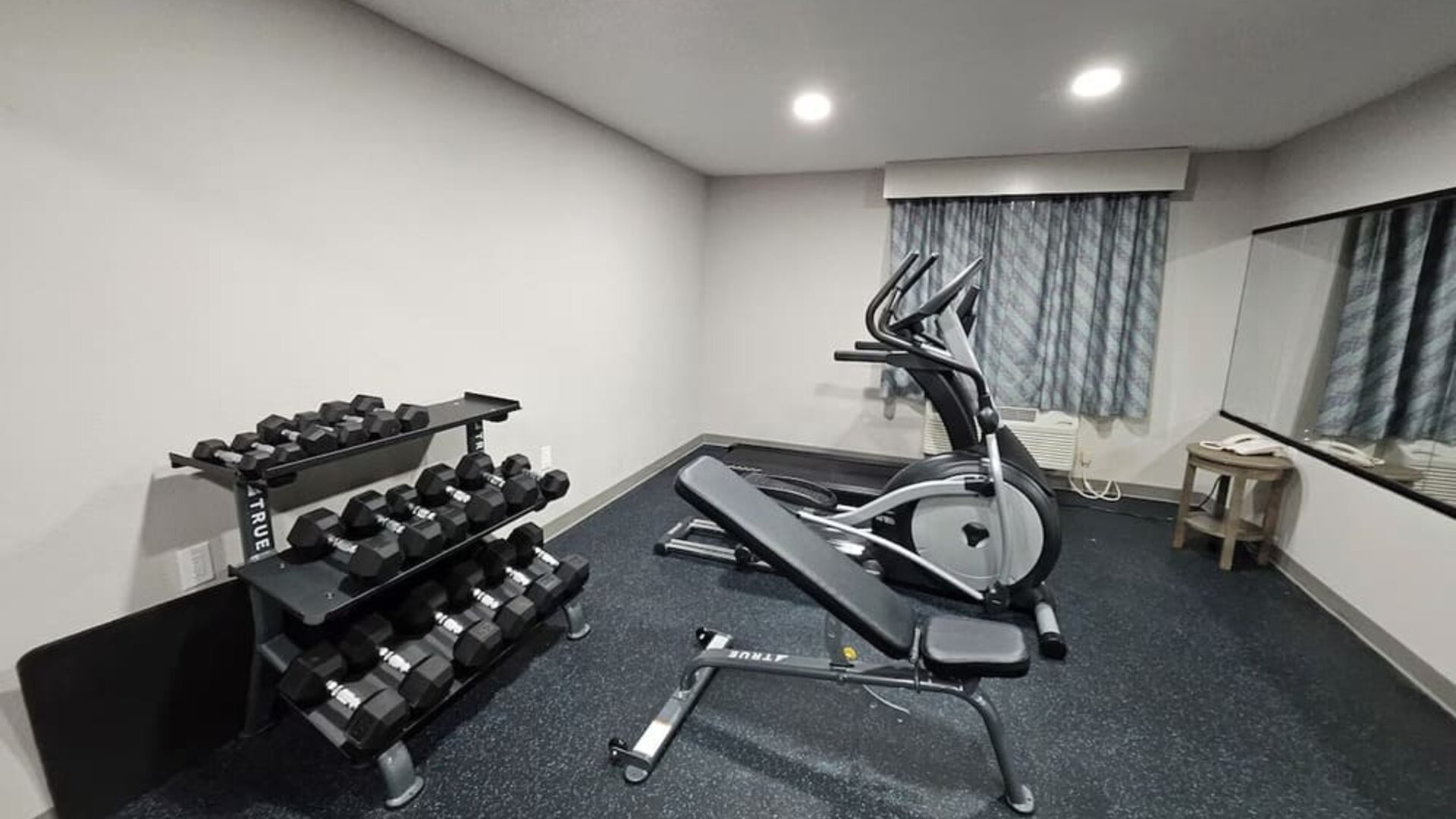 Gym at Baymont By Wyndham Davenport.