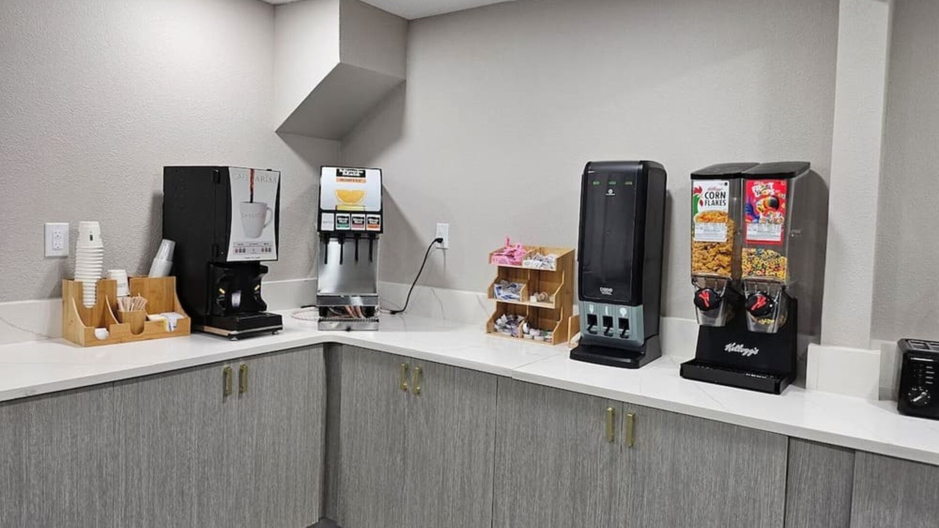 Dining room at Baymont By Wyndham Davenport.