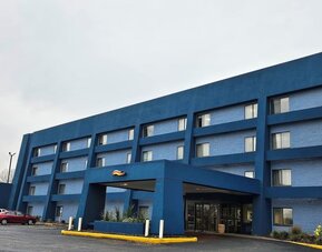 Parking available at Baymont By Wyndham Davenport.