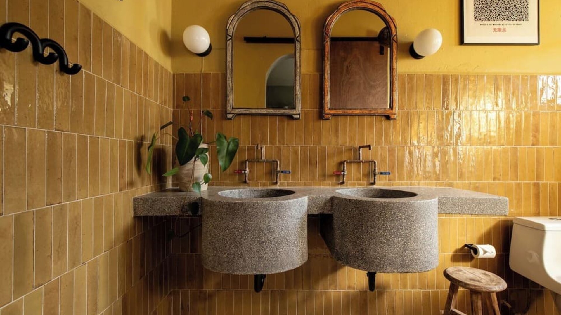 Beautiful guest bathroom at DREAMCATCHER By DW.