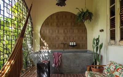 Beautiful guest bathroom at DREAMCATCHER By DW.