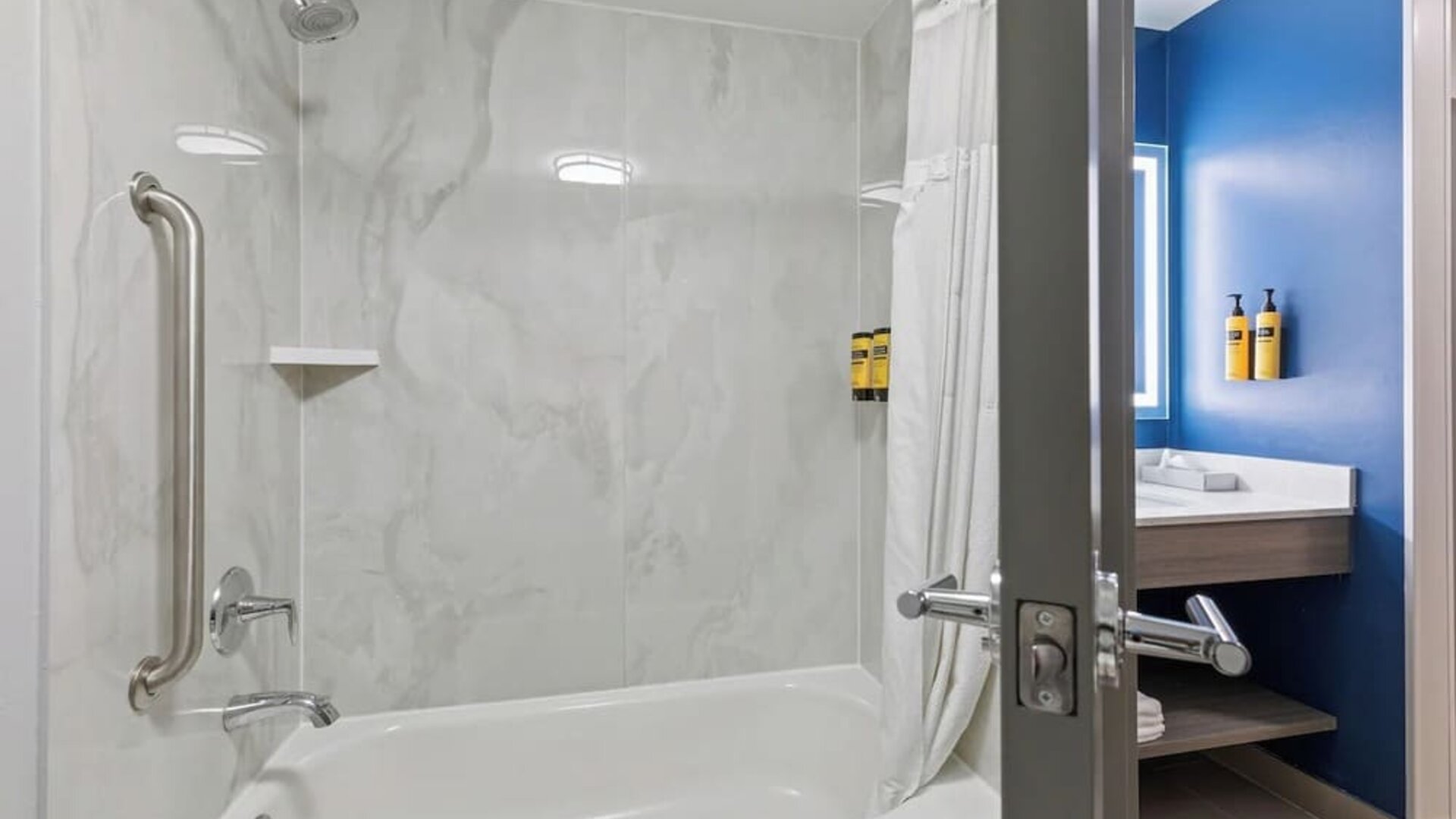 Guest bathroom at Best Western Plus Elgin - Chicago.