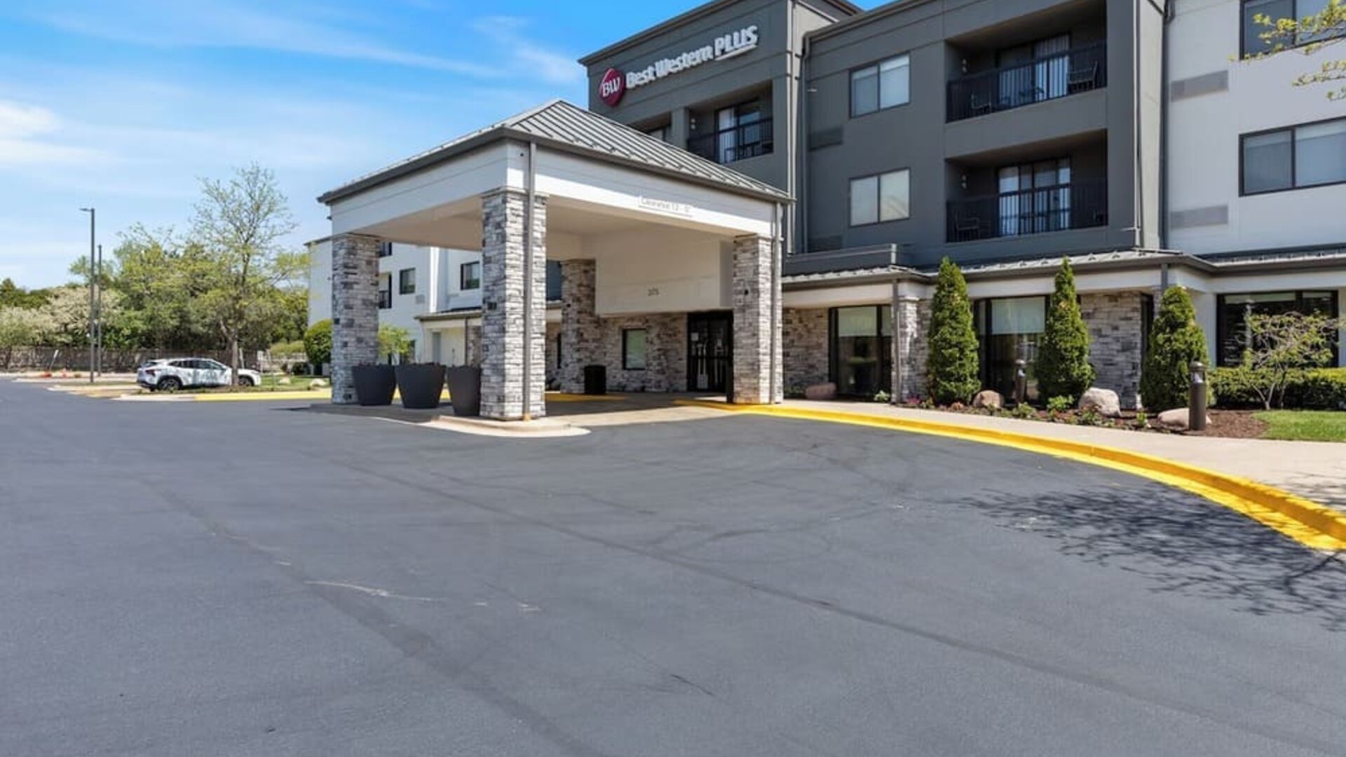 Parking available at Best Western Plus Elgin - Chicago.