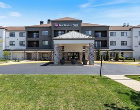 Parking available at Best Western Plus Elgin - Chicago.