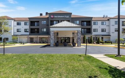 Parking available at Best Western Plus Elgin - Chicago.