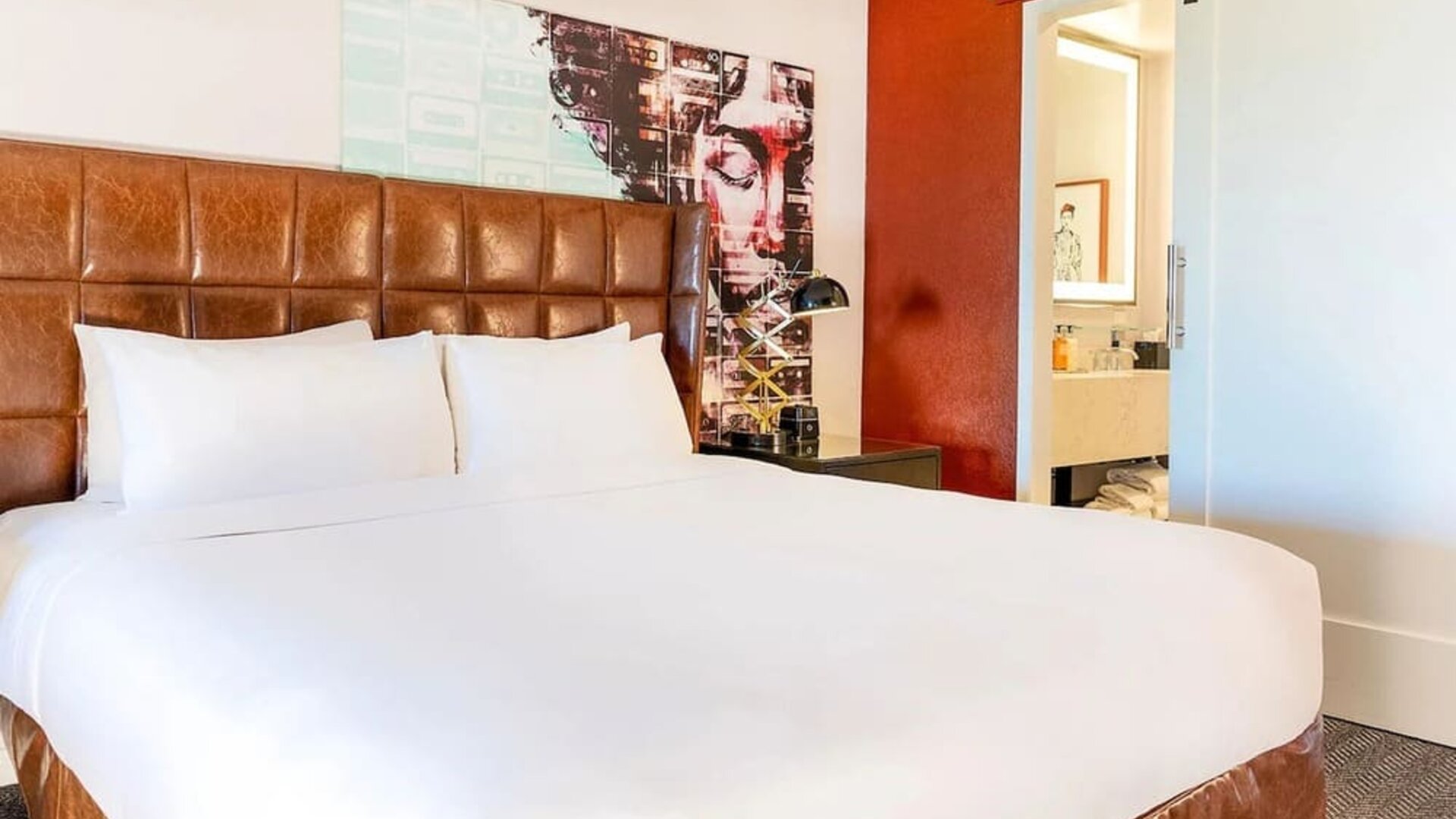 Day use room with private bathroom at Montrose At Beverly Hills.