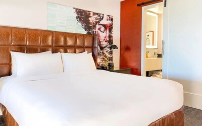 Day use room with private bathroom at Montrose At Beverly Hills.