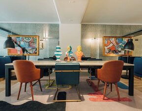 Lobby lounge with workspace, perfect for coworking at Montrose At Beverly Hills.