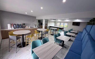 Dining room at Clarion Pointe.