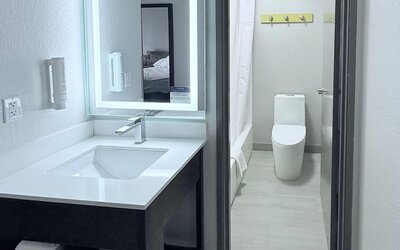 Guest bathroom at Clarion Pointe.