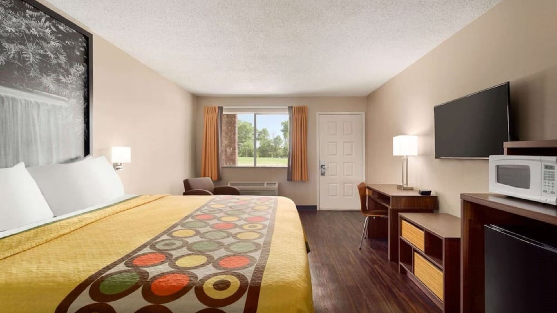 Day use room at Super 8 By Wyndham Universal City.