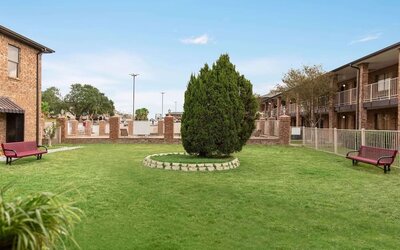 Garden at Super 8 By Wyndham Universal City.