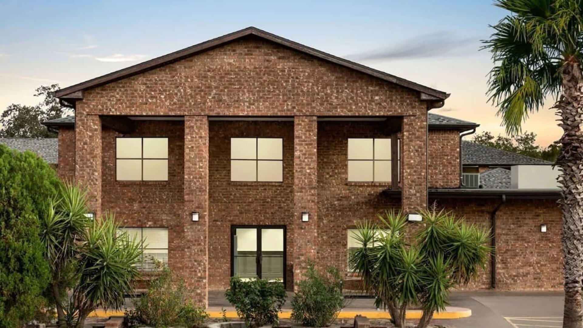 Hotel exterior at Super 8 By Wyndham Universal City.