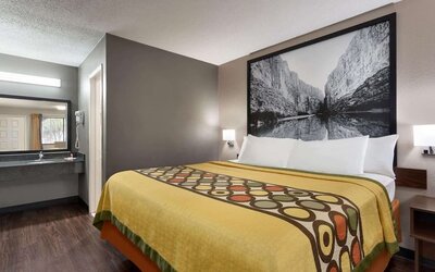 Day use room at Super 8 By Wyndham Universal City.