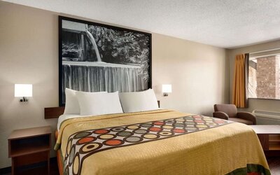 Day use room at Super 8 By Wyndham Universal City.