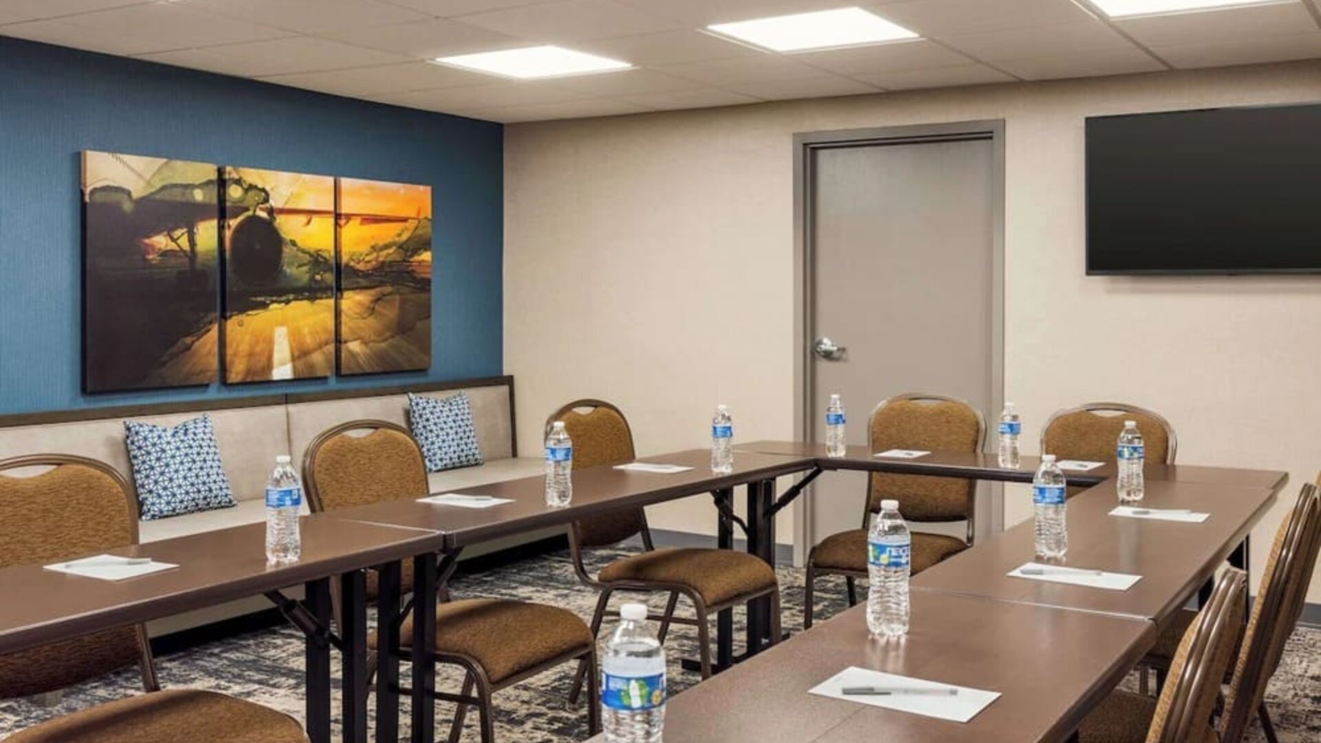 Professional meeting room at Hampton Inn Chicago-O'Hare International Airport..