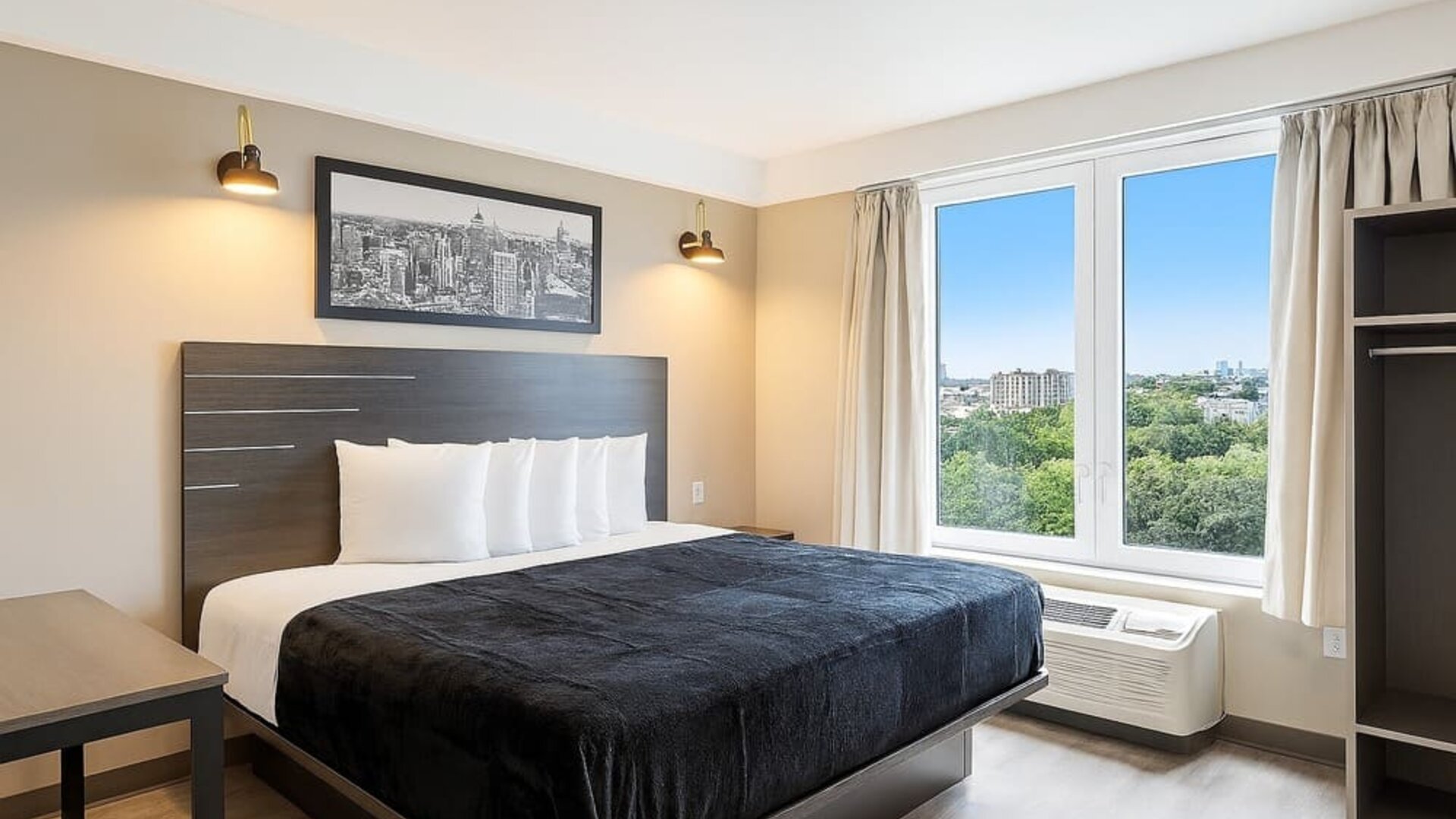 King room at LIV Hotel Bronx.