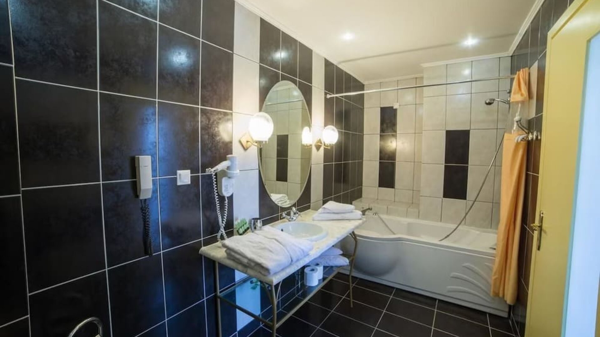 Guest bathroom at Delphi Art Hotel.