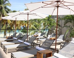 Pool loungers at Aire De O:live.