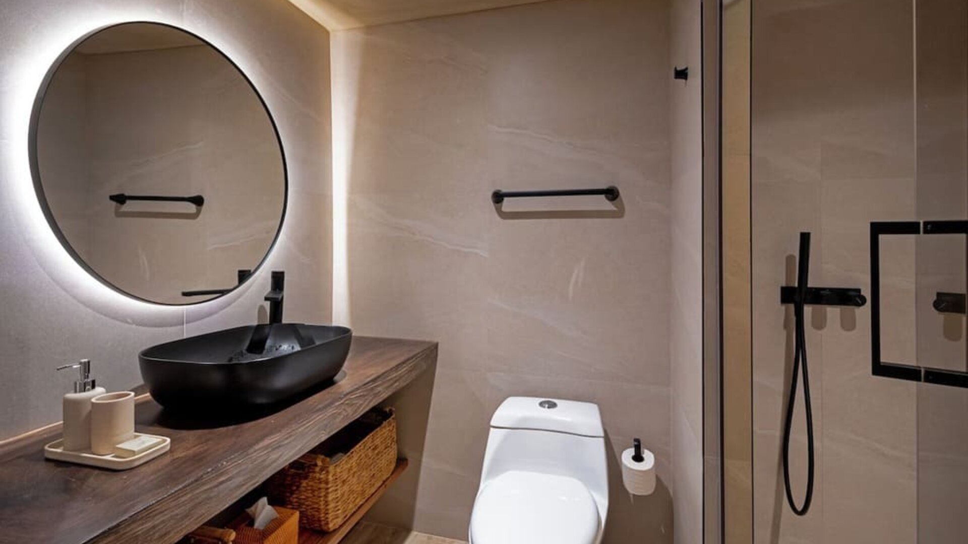 Guest bathroom at Aire De O:live.