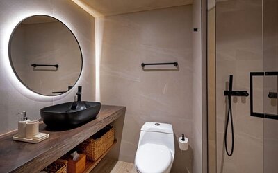 Guest bathroom at Aire De O:live.