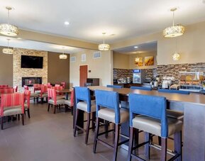 Dining area at Comfort Inn & Suites North Aurora - Naperville.