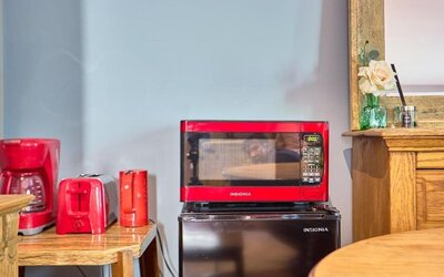 Microwave at Beverly Hills Spanish.