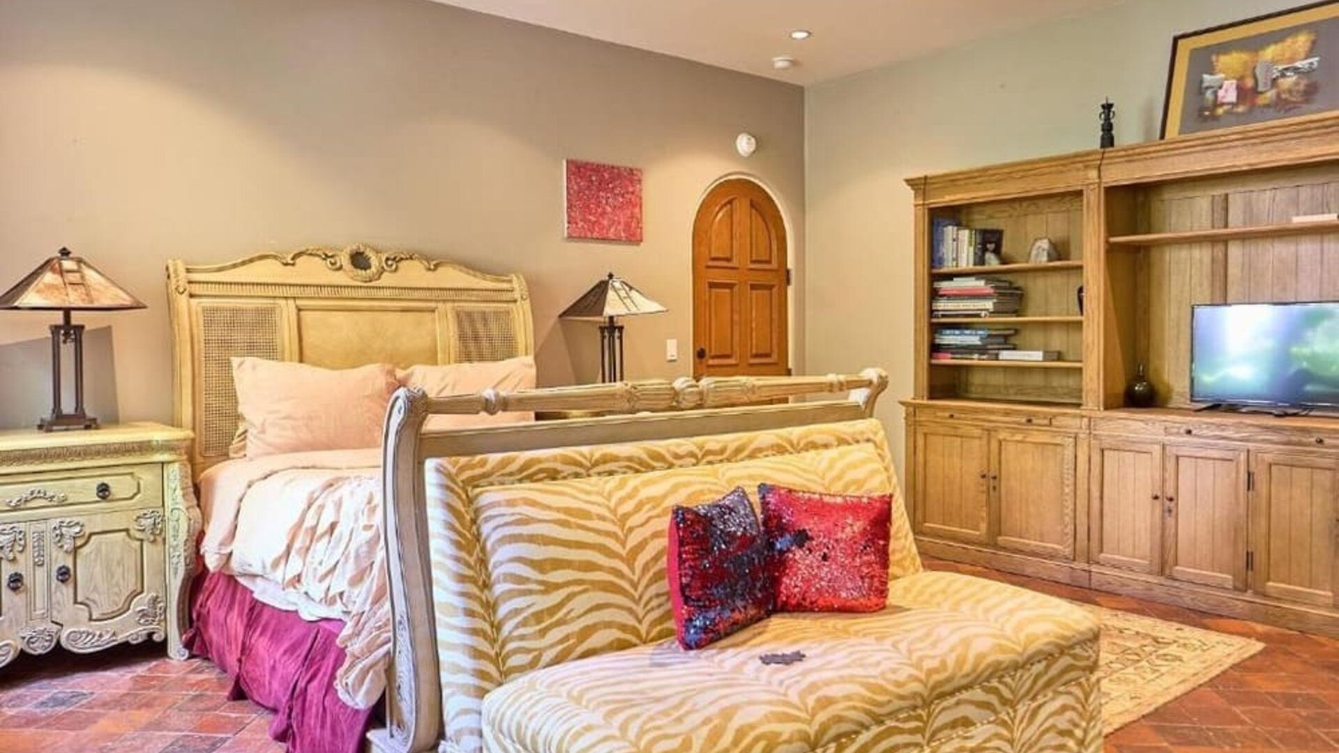 Day  use room at Beverly Hills Spanish.