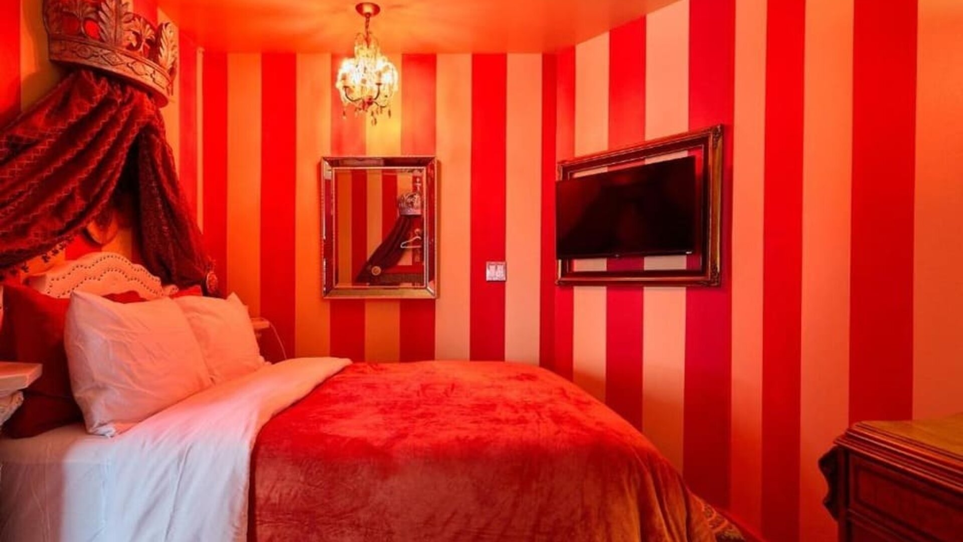 Day  use room at Beverly Hills Spanish.