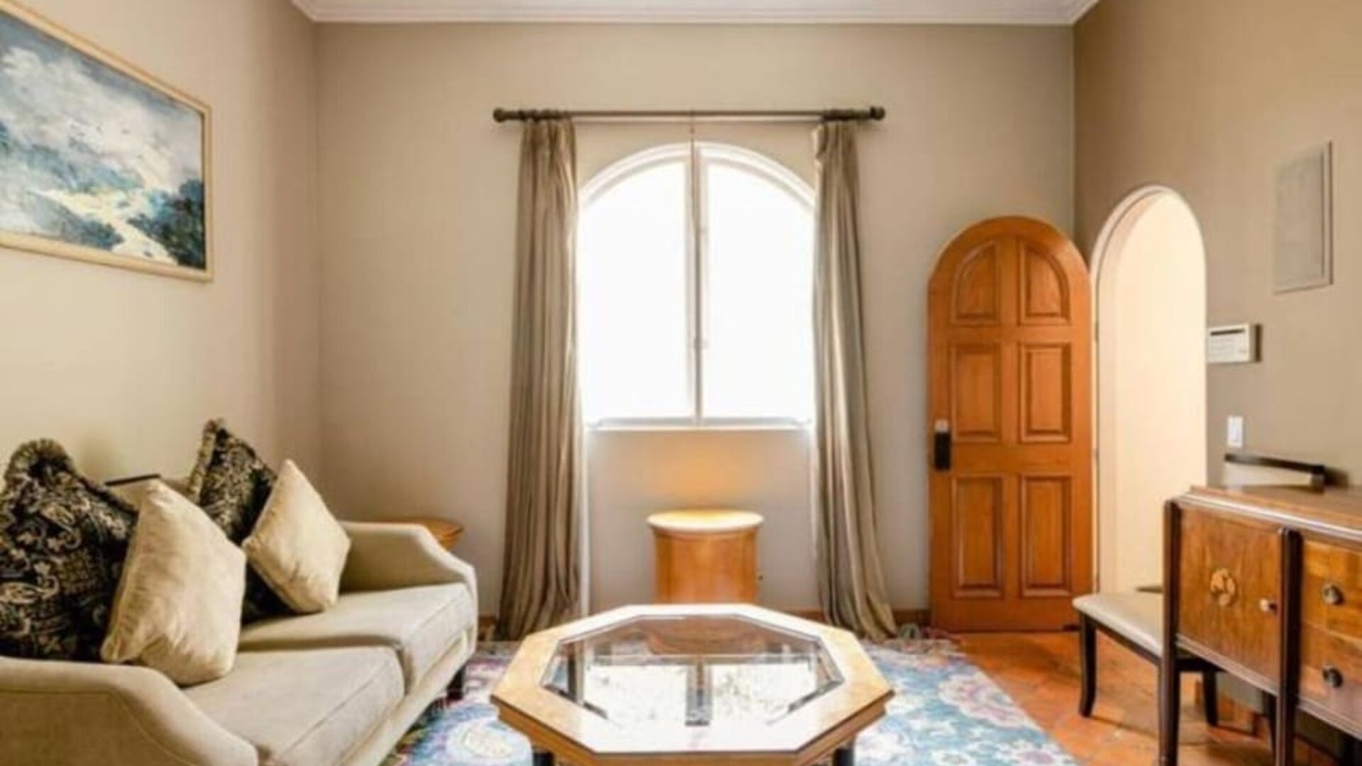 TV lounge area at Beverly Hills Spanish.