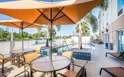 Outdoor terrace at Sleep Inn & Suites Port Charlotte - Punta Gorda.