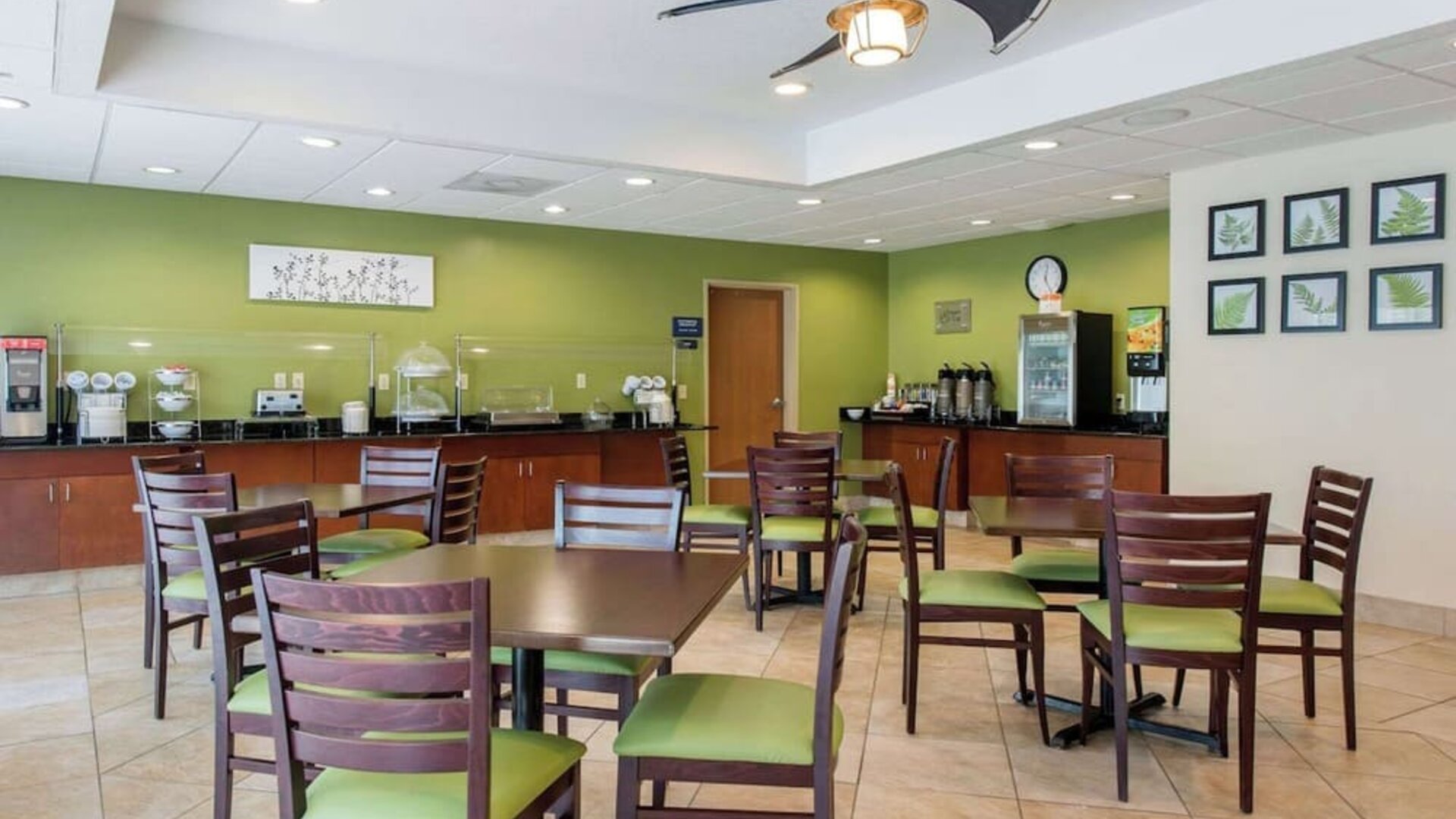 Dining room at Sleep Inn & Suites Port Charlotte - Punta Gorda.
