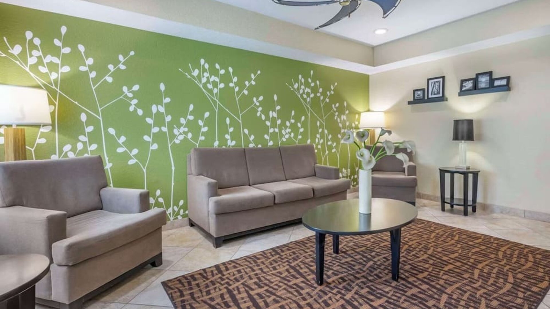 Lobby seating at Sleep Inn & Suites Port Charlotte - Punta Gorda.